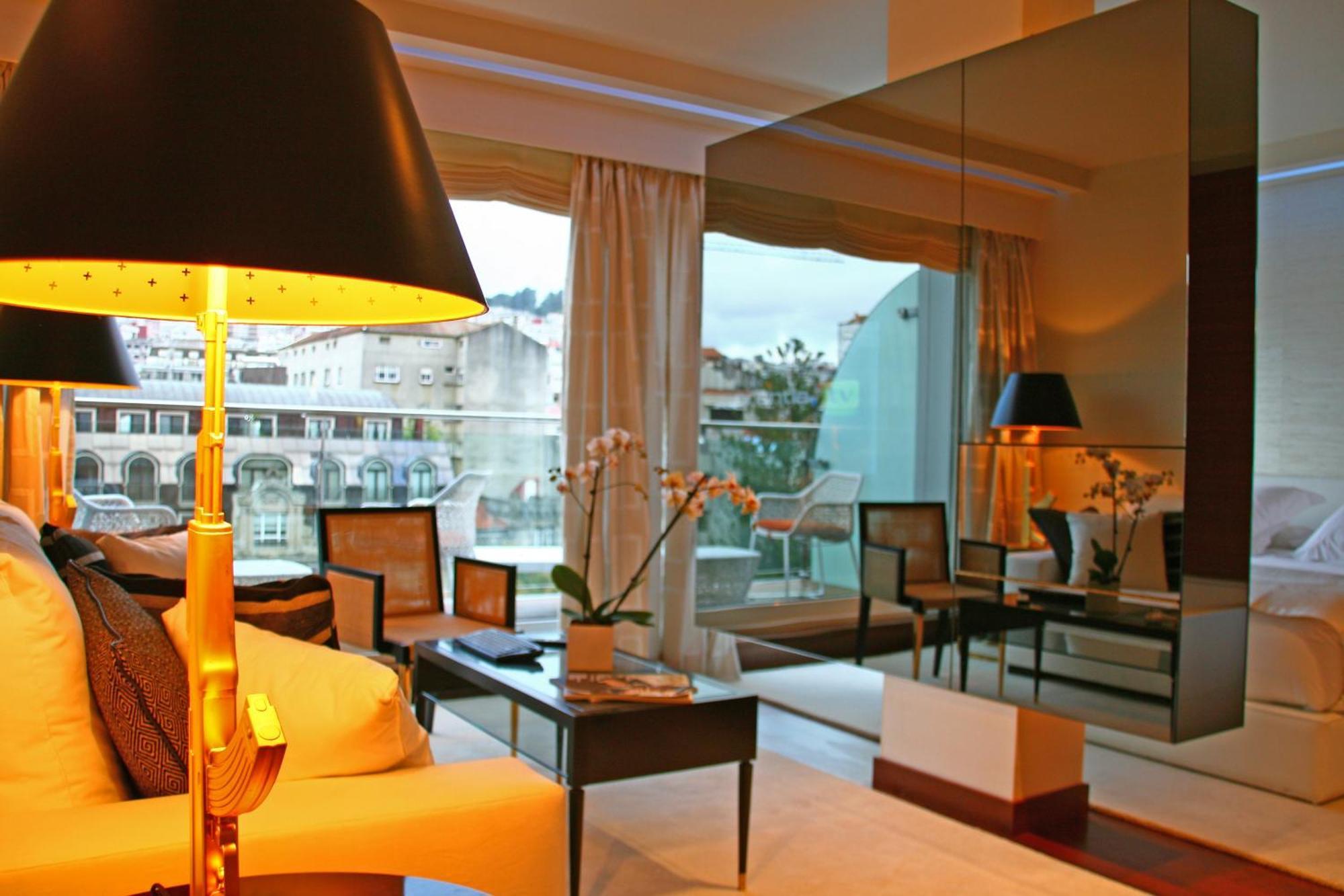 Gran Hotel Nagari Boutique & Spa Vigo Exteriér fotografie Interior of a suite at the Hotel Excelsior