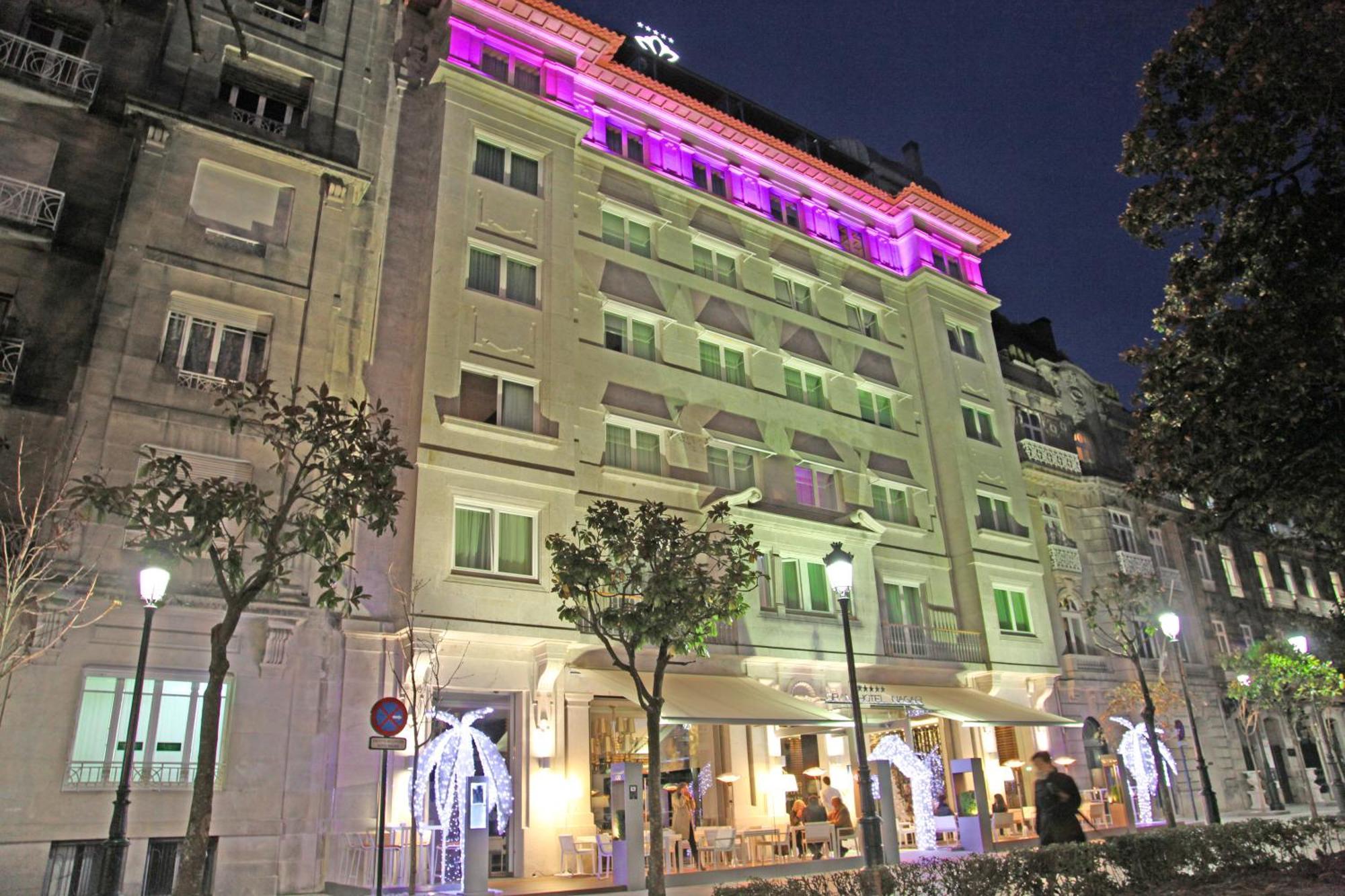 Gran Hotel Nagari Boutique & Spa Vigo Exteriér fotografie The hotel at night