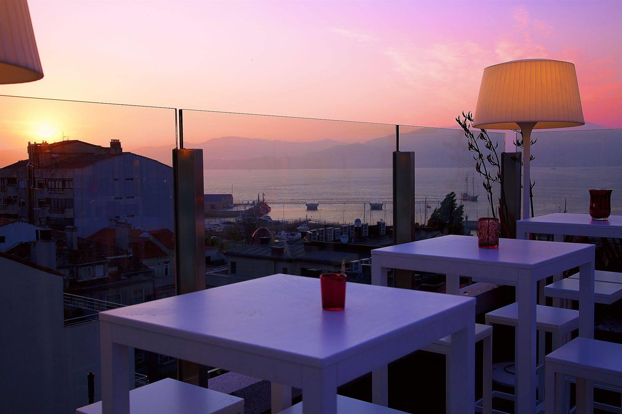Gran Hotel Nagari Boutique & Spa Vigo Exteriér fotografie Sunset at the bar